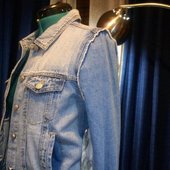 NWT Crave Fame Denim Jacket with Raw Edge Detail Sz L - Picture 5 of 15